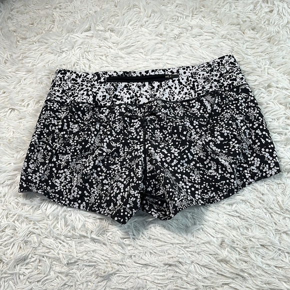 Lululemon Run Times Short II*4" Chirasu Black / Chirakasu Alpine White - Picture 4 of 7